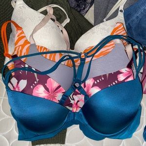 VS BRAS!! NWOT